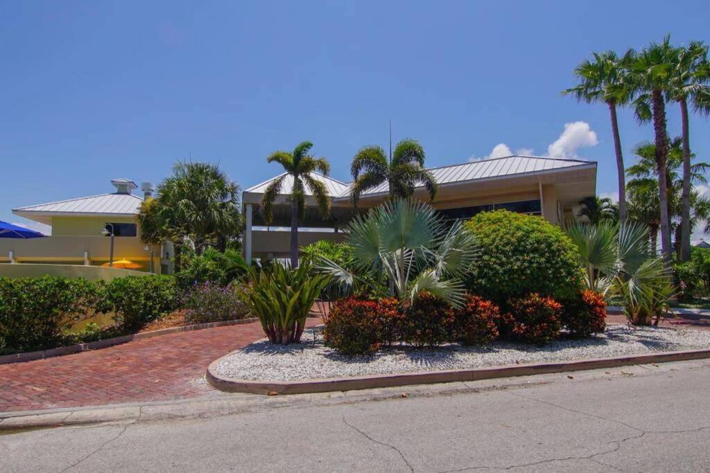 Sea Breeze, Studio 510, Beach Steps Away!+Pool+Wifi رسكن المظهر الخارجي الصورة