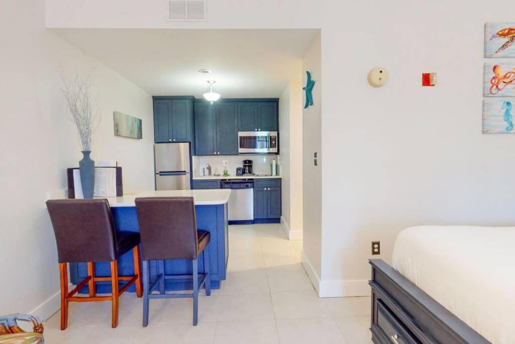 Sea Breeze, Studio 510, Beach Steps Away!+Pool+Wifi رسكن المظهر الخارجي الصورة