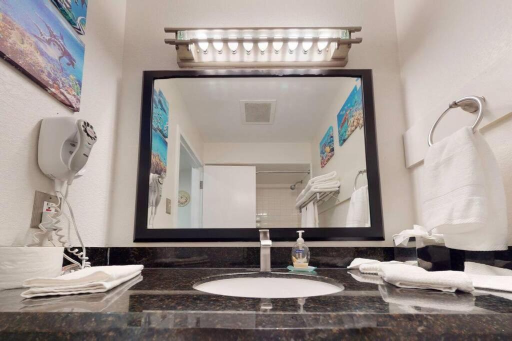 Sea Breeze, Studio 510, Beach Steps Away!+Pool+Wifi رسكن المظهر الخارجي الصورة