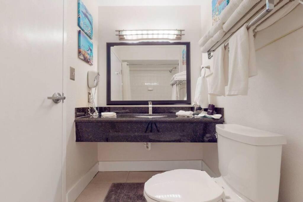 Sea Breeze, Studio 510, Beach Steps Away!+Pool+Wifi رسكن المظهر الخارجي الصورة
